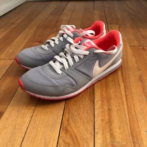 Nike size 9 coral and gray casual shoes